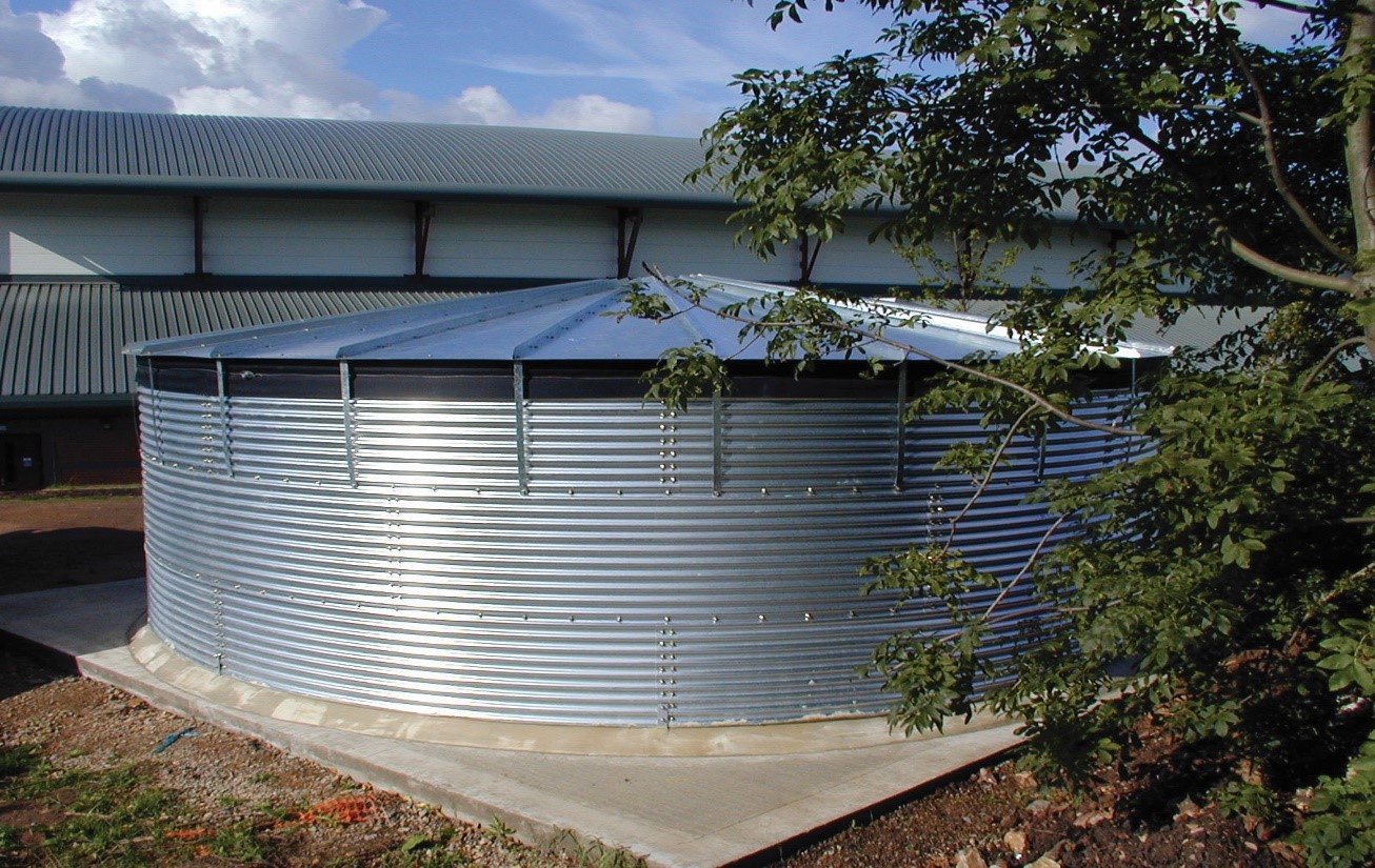 Steel sectional tank with cover